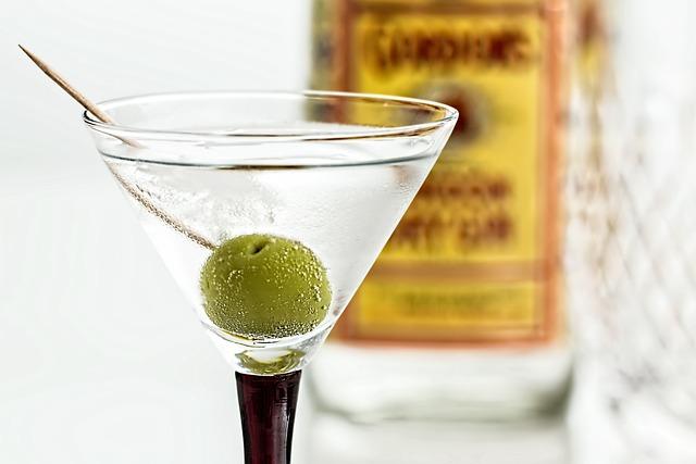 3. From Vermouth to Craft Cocktails:⁢ Unleashing the Flavors of‌ Barcelona's Drink Culture